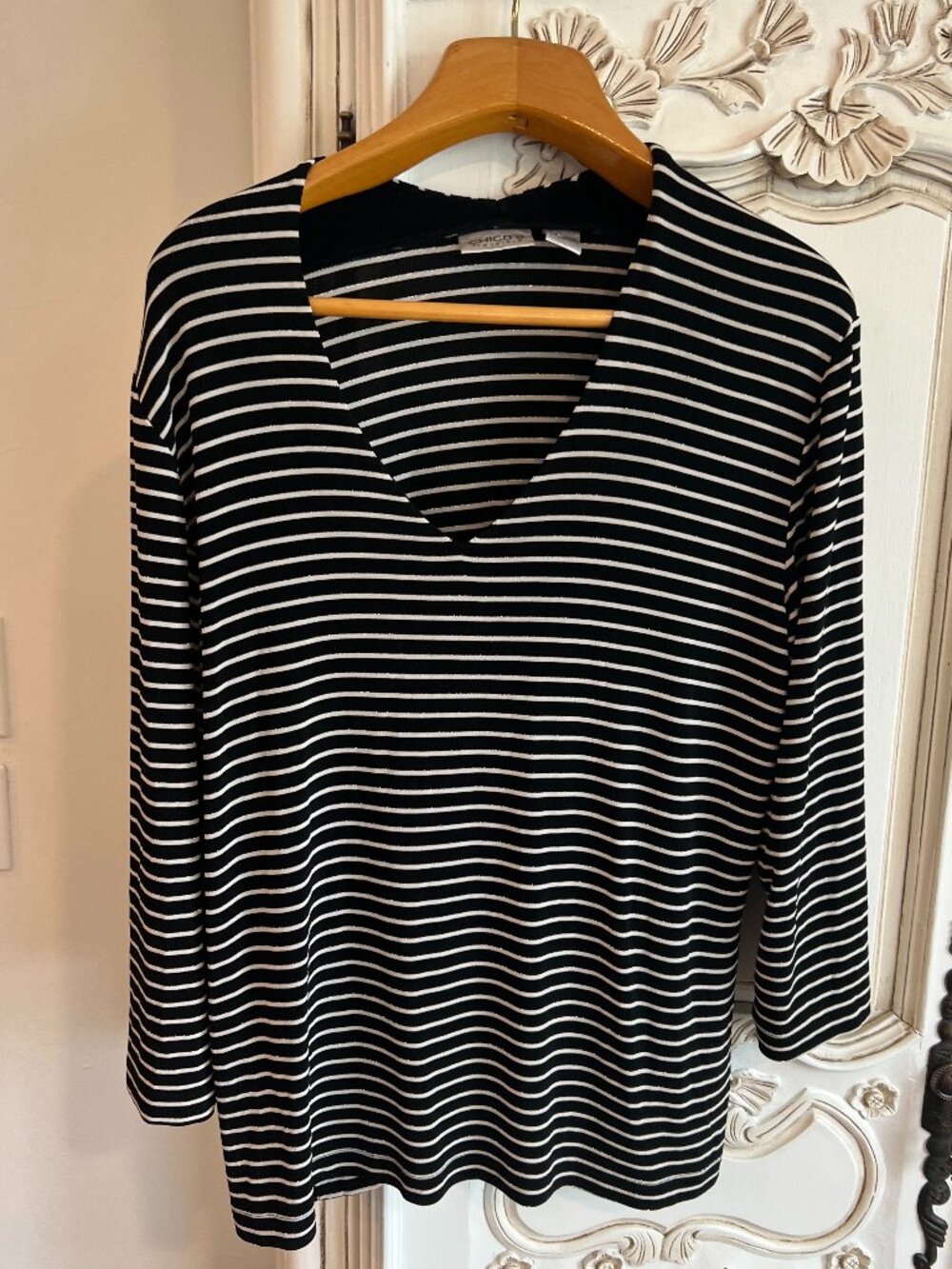 Chico's Travelers black white stripe v neck shirt size 3